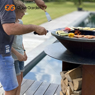 Hout die Corten-de Grills van de Staalbarbecue voor Openluchtbarbecuepartij branden