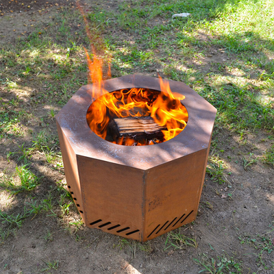 Kamperende Heater Wood Burning Corten Steel om Brand Pit In Outdoor Living Space