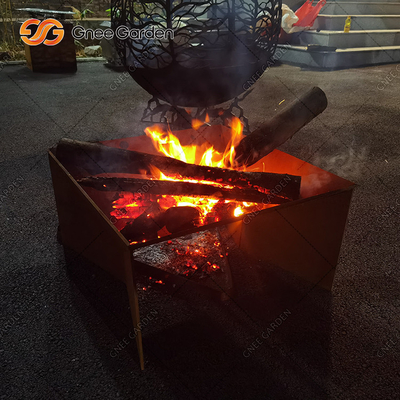 De houten Brandende Corten-van de de Tuinbrand van het Staalmetaal Kuil &amp; de BARBECUE