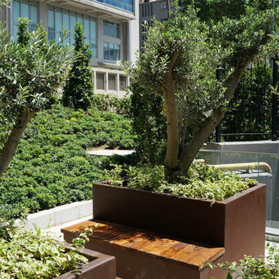Openlucht van de het Staalbloem van Tuin Grote Corten de Pottenplanters