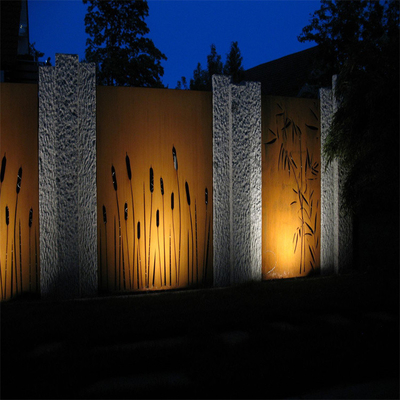 Architecturale kunst Metalen tuinproducten Stevige Cortenstalen tuinschermen