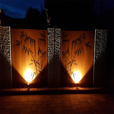 Architecturale kunst Metalen tuinproducten Stevige Cortenstalen tuinschermen