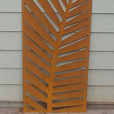 De buiten van de het Staaltuin van Decor Naar maat gemaakte Corten Schermen 2.5mm dik