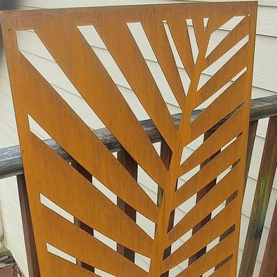 De buiten van de het Staaltuin van Decor Naar maat gemaakte Corten Schermen 2.5mm dik