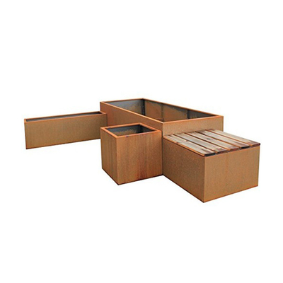 Metaal die Rusty Corten Steel Planter Box in het Openluchtterras buigen