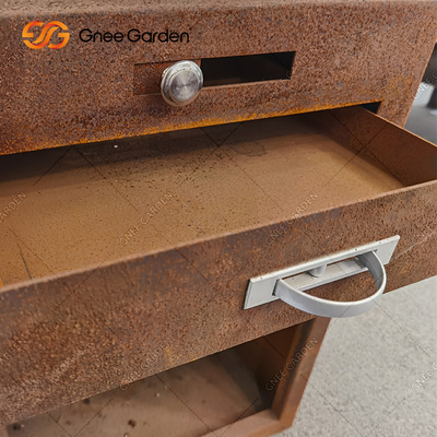 Openlucht het Staalbrand Pit With Firewood Storage Backyard Rusty Colour van BARBECUEcorten