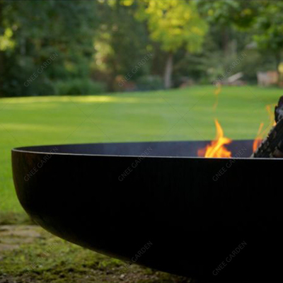 Hout die Corten-Staal Openluchtbrand Pit Garden Camping Design branden