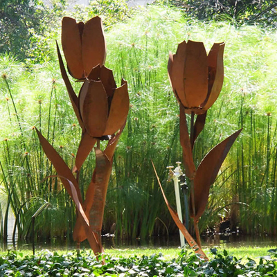 De Yardbeeldhouwwerken van Tulip Flower Shape Custom Metal van de Gneetuin voor Binnenplaats